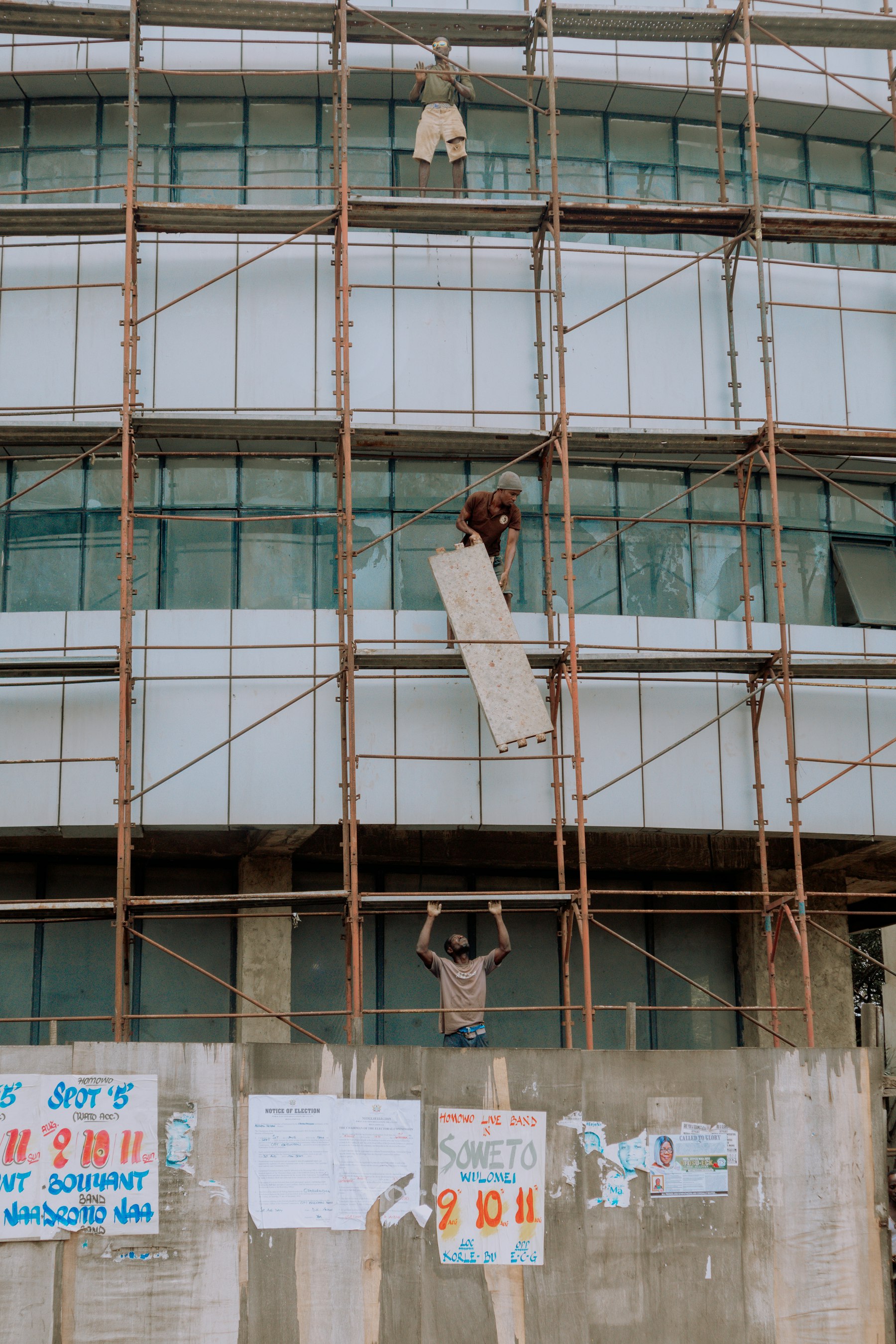Scaffolding on an Accra build
